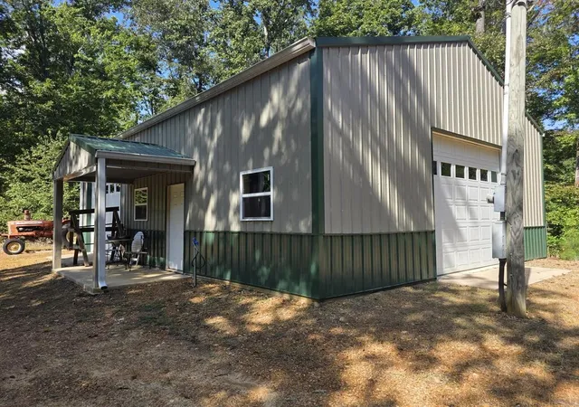 Photo 2 of Single family home for sale at 372 Catfish Rd, Buchanan, TN 38222 | MLS# 3610532 | Listing updated on 2026-10-02
