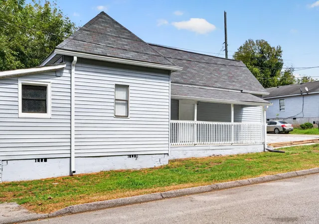 Photo 3 of Single family home for sale at 1701 Stanfiel St, Chattanooga, TN 37406 | MLS# 3610555 | Listing updated on 2026-10-02