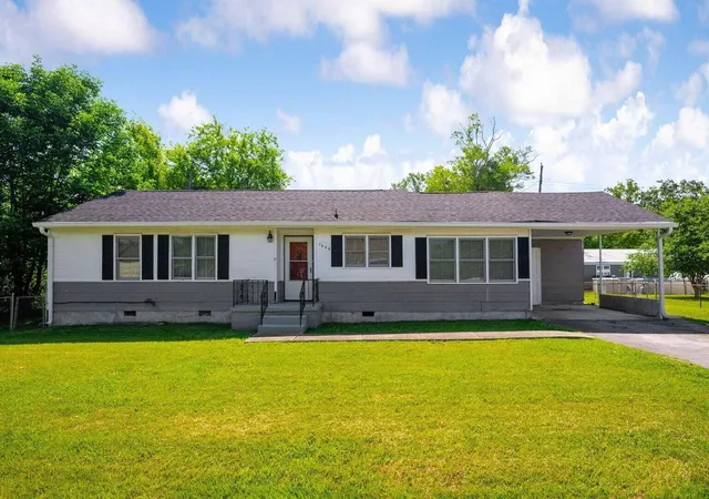 Photo 1 of Single family home for sale at 1008 Hurst St, Chattanooga, TN 37412 | MLS# 3610559 | Listing updated on 2026-10-07