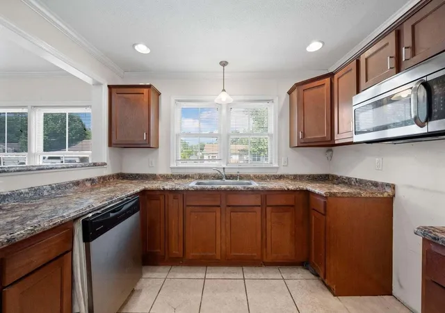 Photo 3 of Single family home for sale at 1008 Hurst St, Chattanooga, TN 37412 | MLS# 3610559 | Listing updated on 2026-10-07