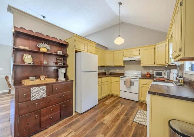 Photo 2 of Single family home for sale at 256 Cypress Ave, Selmer, TN 38375 | MLS# 3610564 | Listing updated on 2026-10-09