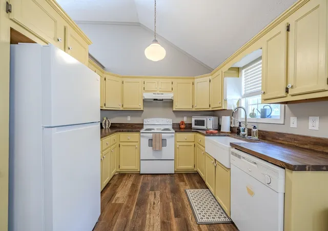 Photo 3 of Single family home for sale at 256 Cypress Ave, Selmer, TN 38375 | MLS# 3610564 | Listing updated on 2026-10-09