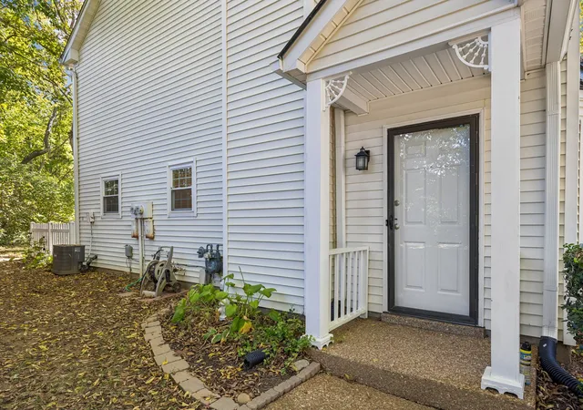 Photo 3 of Townhouse for sale at 307 Chase Ct, Franklin, TN 37064 | MLS# 3619382 | Listing updated on 2026-10-19