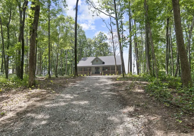 Photo 2 of Single family home for sale at 824 Valley View Dr, Altamont, TN 37301 | MLS# 3610576 | Listing updated on 2026-10-02