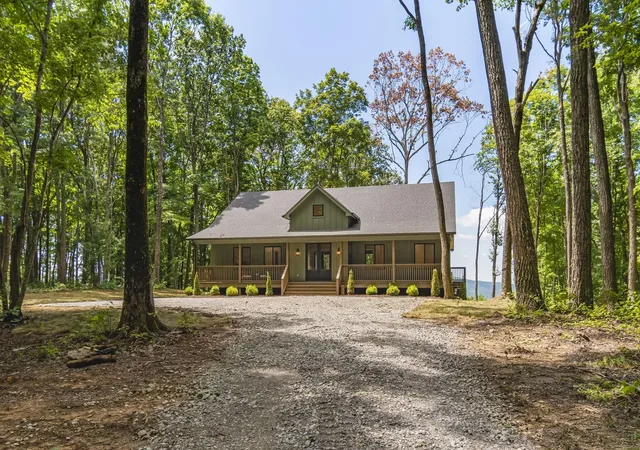 Photo 3 of Single family home for sale at 824 Valley View Dr, Altamont, TN 37301 | MLS# 3610576 | Listing updated on 2026-10-02
