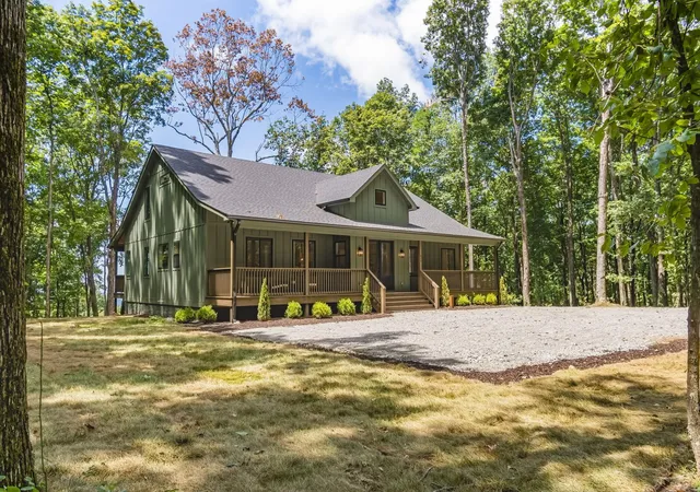 Photo 3 of Single family home for sale at 824 Valley View Dr, Altamont, TN 37301 | MLS# 3610576 | Listing updated on 2026-10-02