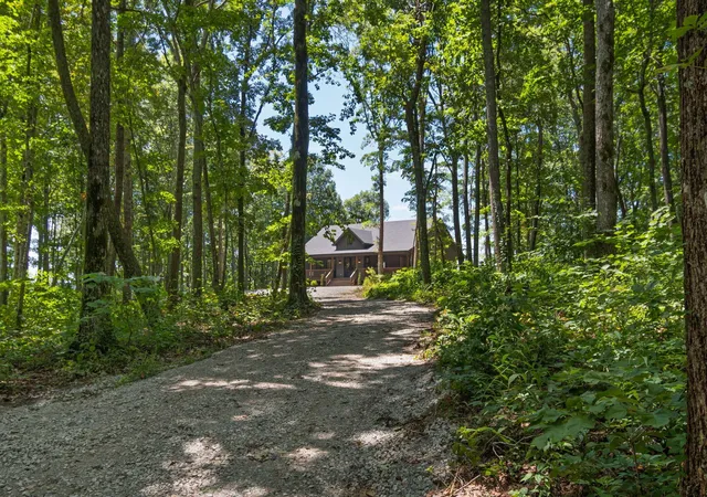Photo 3 of Single family home for sale at 900 Valley View Dr, Altamont, TN 37301 | MLS# 3610579 | Listing updated on 2026-10-02