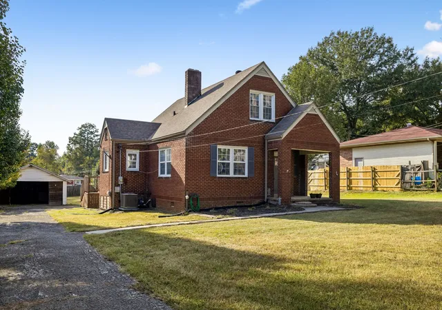 Photo 3 of Single family home for sale at 181 Washington Ave, Camden, TN 38320 | MLS# 3610610 | Listing updated on 2026-10-02