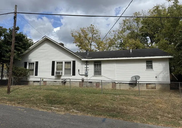 Photo 2 of Single family home for sale at 1831 S Main St, Columbia, TN 38401 | MLS# 3612238 | Listing updated on 2026-10-08