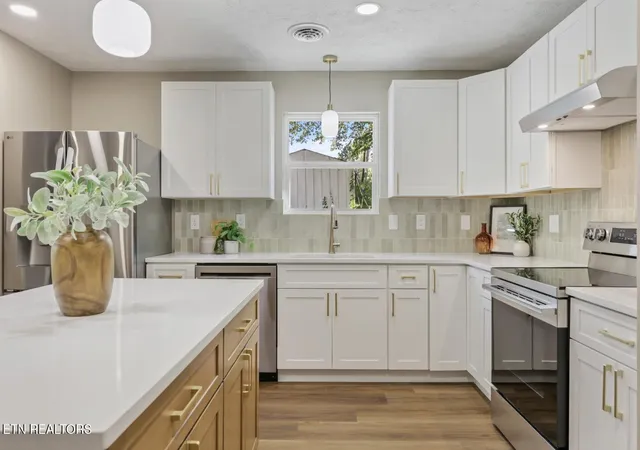 Photo 2 of Single family home for sale at 412 Mayfield Ave, Knoxville, TN 37920 | MLS# 3610631 | Listing updated on 2026-10-07