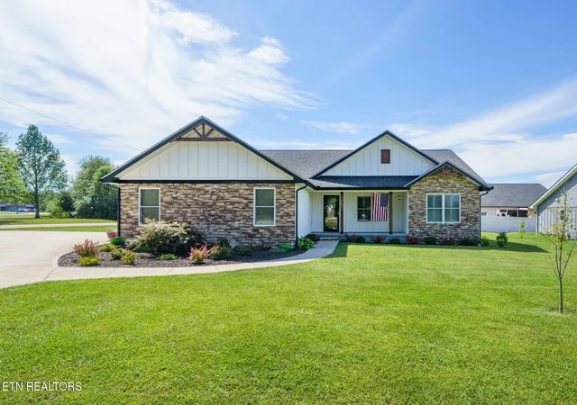 Single family home for sale at 2643 Cook Rd, Crossville, TN 38571 | MLS# 3610641