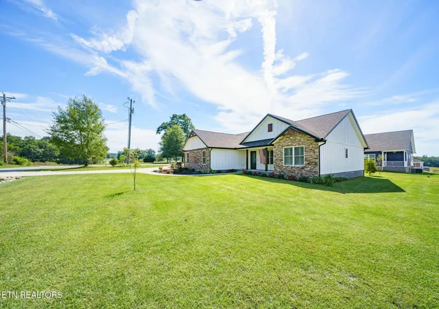 Photo 3 of Single family home for sale at 2643 Cook Rd, Crossville, TN 38571 | MLS# 3610641 | Listing updated on 2026-10-02