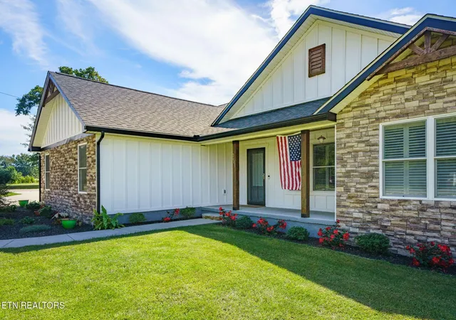 Photo 3 of Single family home for sale at 2643 Cook Rd, Crossville, TN 38571 | MLS# 3610641 | Listing updated on 2026-10-02