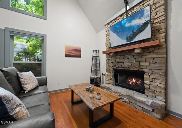 Photo 3 of Single family home for sale at 438 Laurel Rd, Townsend, TN 37882 | MLS# 3610775 | Listing updated on 2026-10-02
