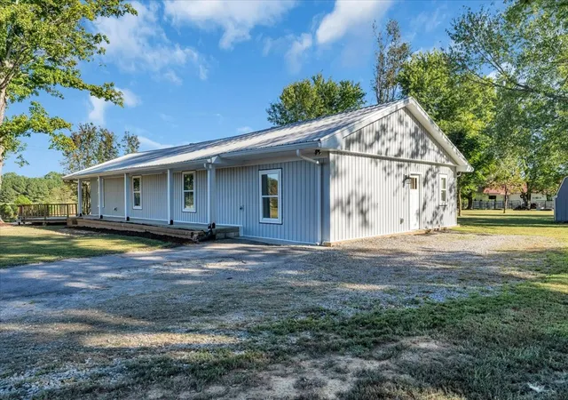 Photo 3 of Single family home for sale at 2037 Rutledge Fls Rd, Tullahoma, TN 37388 | MLS# 3612131 | Listing updated on 2026-10-09