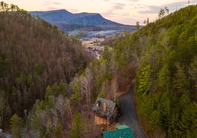 Photo 2 of Single family home for sale at 3202 Barry View Way, Sevierville, TN 37862 | MLS# 3610759 | Listing updated on 2026-10-02