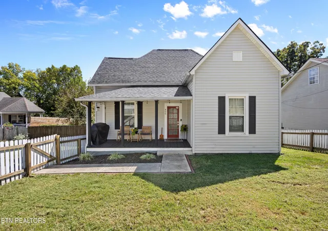 Photo 1 of Single family home for sale at 426 Hiawassee Ave, Knoxville, TN 37917 | MLS# 3610703 | Listing updated on 2026-10-29