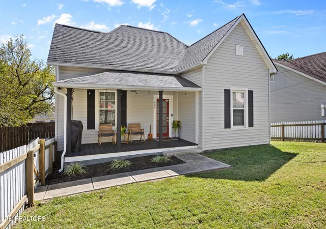 Photo 1 of Single family home for sale at 426 Hiawassee Ave, Knoxville, TN 37917 | MLS# 3610703 | Listing updated on 2026-10-29