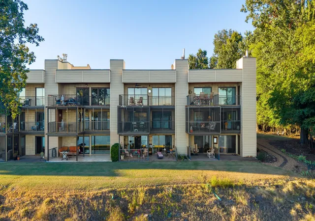 Photo 3 of Condo for sale at 4312 Lakeshore Ln #202, Chattanooga, TN 37415 | MLS# 3610713 | Listing updated on 2026-10-07