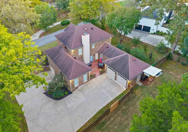Photo 2 of Single family home for sale at 2704 Wakefield Dr, Clarksville, TN 37043 | MLS# 3615054 | Listing updated on 2026-10-08