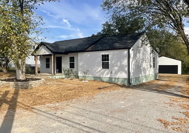 Photo 3 of Single family home for sale at 123 Butler St, Shelbyville, TN 37160 | MLS# 3612091 | Listing updated on 2026-10-06