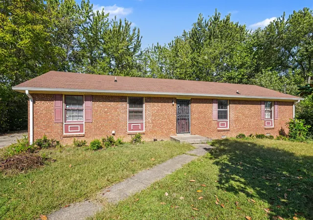 Photo 1 of Single family home for sale at 325 Ridgeline Dr, Clarksville, TN 37042 | MLS# 3610740 | Listing updated on 2026-10-24