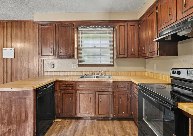 Photo 2 of Single family home for sale at 325 Ridgeline Dr, Clarksville, TN 37042 | MLS# 3610740 | Listing updated on 2026-10-24