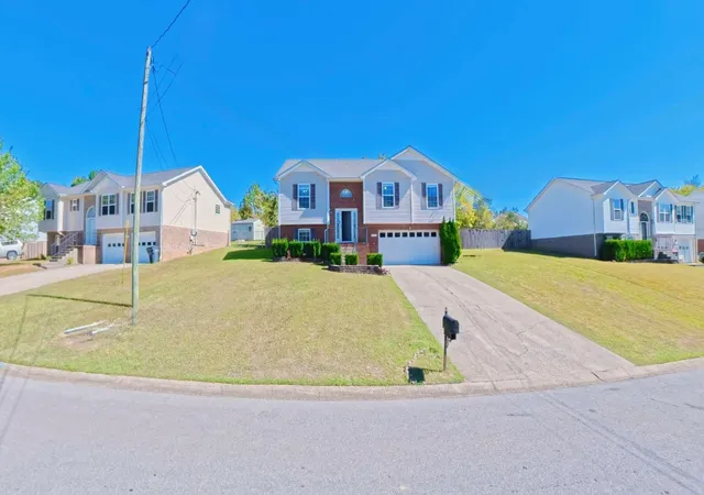 Photo 2 of Single family home for sale at 790 Sugarcane Way, Clarksville, TN 37040 | MLS# 3614468 | Listing updated on 2026-10-09
