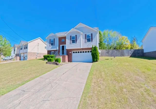 Photo 3 of Single family home for sale at 790 Sugarcane Way, Clarksville, TN 37040 | MLS# 3614468 | Listing updated on 2026-10-09