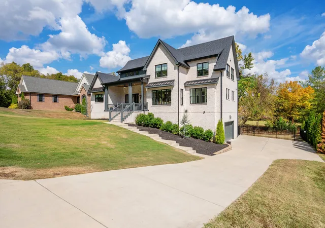 Photo 2 of Mansion for sale at 403 Barnes Dr, Lebanon, TN 37087 | MLS# 3610800 | Listing updated on 2026-10-07