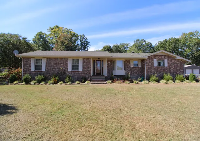 Photo 1 of Single family home for sale at 1405 Flippin Dr, Lafayette, TN 37083 | MLS# 3610777 | Listing updated on 2026-10-02