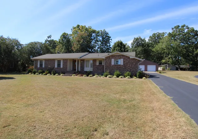 Photo 2 of Single family home for sale at 1405 Flippin Dr, Lafayette, TN 37083 | MLS# 3610777 | Listing updated on 2026-10-02