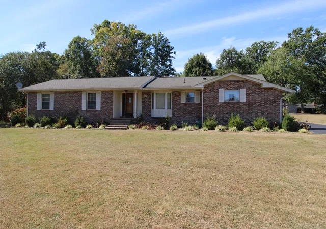 Photo 3 of Single family home for sale at 1405 Flippin Dr, Lafayette, TN 37083 | MLS# 3610777 | Listing updated on 2026-10-02