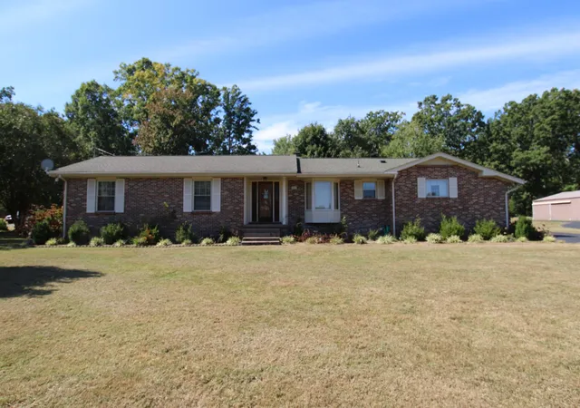 Photo 3 of Single family home for sale at 1405 Flippin Dr, Lafayette, TN 37083 | MLS# 3610777 | Listing updated on 2026-10-02