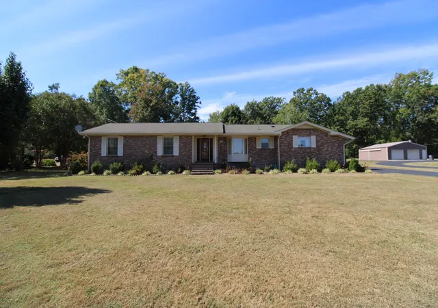 Photo 4 of Single family home for sale at 1405 Flippin Dr, Lafayette, TN 37083 | MLS# 3610777 | Listing updated on 2026-10-02