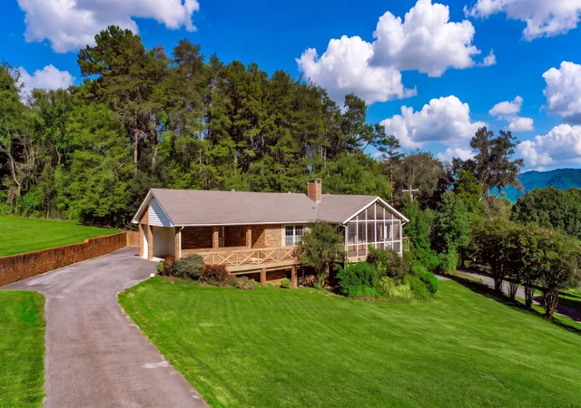 Photo 1 of Single family home for sale at 1235 Golf Crse Rd, Newport, TN 37821 | MLS# 3610788 | Listing updated on 2026-10-02