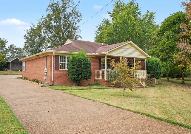 Photo 3 of Single family home for sale at 110 Lynn Dr, Gallatin, TN 37066 | MLS# 3613260 | Listing updated on 2026-10-09