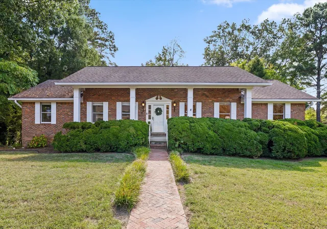 Photo 1 of Single family home for sale at 7104 Moreview Rd, Chattanooga, TN 37412 | MLS# 3610803 | Listing updated on 2026-10-05