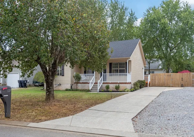 Photo 2 of Single family home for sale at 129 Riverwood Dr, La Vergne, TN 37086 | MLS# 3612847 | Listing updated on 2026-10-07