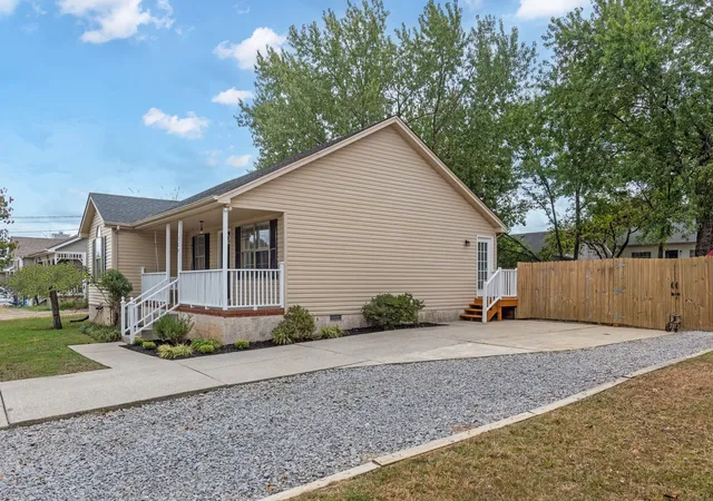 Photo 4 of Single family home for sale at 129 Riverwood Dr, La Vergne, TN 37086 | MLS# 3612847 | Listing updated on 2026-10-07