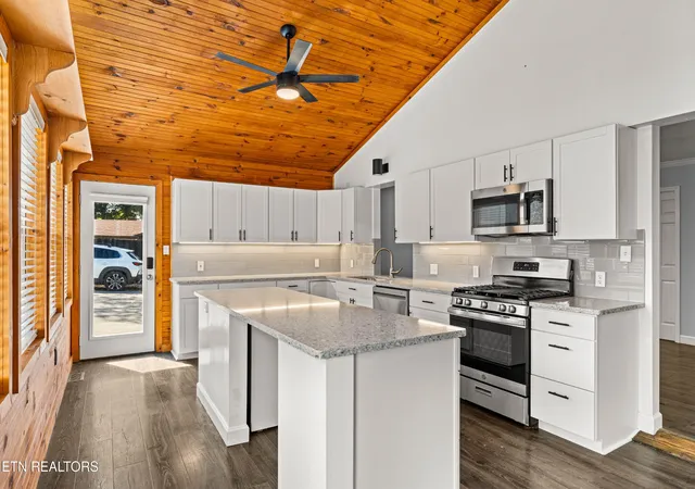 Photo 3 of Single family home for sale at 2954 Marvin Cir, Maryville, TN 37803 | MLS# 3610848 | Listing updated on 2026-10-02