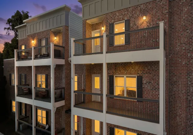 Listing Photo 3 - Condo for sale in building located at 229 Delmont St, Chattanooga, TN 37405 - Unit #259