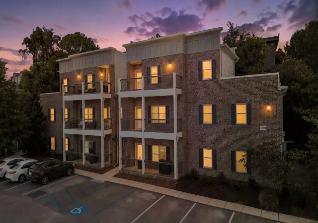 Listing Photo 4 - Condo for sale in building located at 229 Delmont St, Chattanooga, TN 37405 - Unit #259