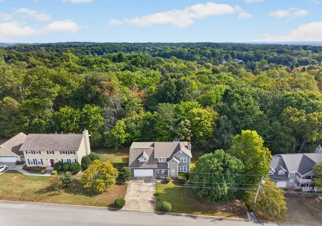 Photo 2 of Single family home for sale at 8014 Woodstone Dr, Hixson, TN 37343 | MLS# 3610860 | Listing updated on 2026-10-02
