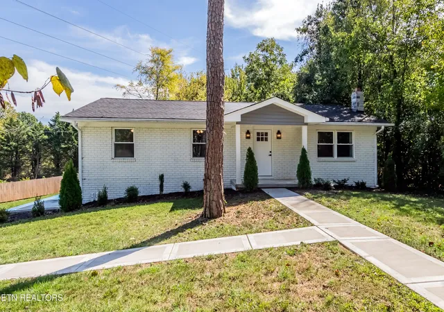 Photo 1 of Single family home for sale at 7630 Luscombe Dr, Knoxville, TN 37919 | MLS# 3610865 | Listing updated on 2026-10-02