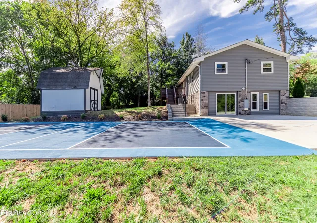 Photo 3 of Single family home for sale at 7630 Luscombe Dr, Knoxville, TN 37919 | MLS# 3610865 | Listing updated on 2026-10-02