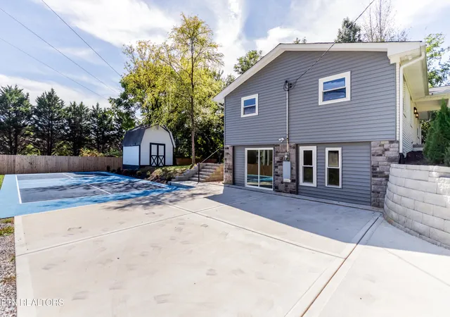 Photo 4 of Single family home for sale at 7630 Luscombe Dr, Knoxville, TN 37919 | MLS# 3610865 | Listing updated on 2026-10-02
