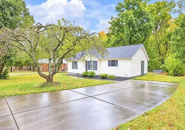 Photo 3 of Single family home for sale at 2041 Phillips St, Lewisburg, TN 37091 | MLS# 3611481 | Listing updated on 2026-10-07