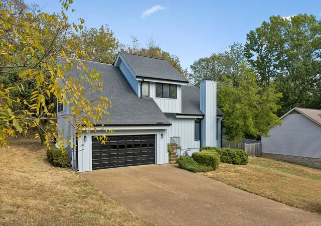 Photo 2 of Single family home for sale at 103 Bentree Dr, Hendersonville, TN 37075 | MLS# 3611116 | Listing updated on 2026-10-05