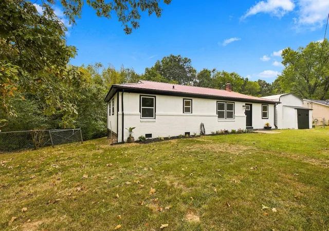 Photo 1 of Single family home for sale at 431 E Little Richland Rd, Waverly, TN 37185 | MLS# 3611263 | Listing updated on 2026-10-04